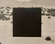 Czarny kwadrat na piasku